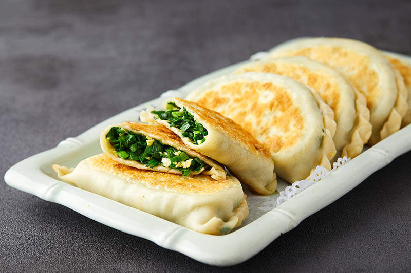 公交车是两元一只的韭菜盒子