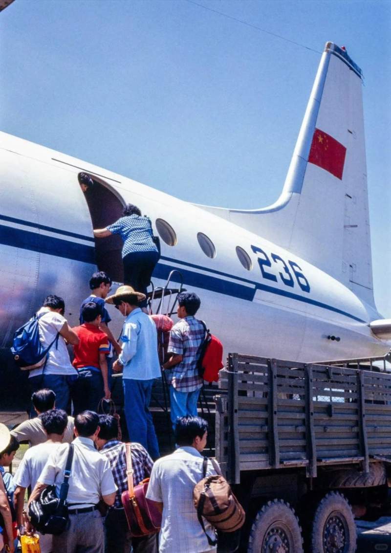 八十年代，中国民航特有登机方法