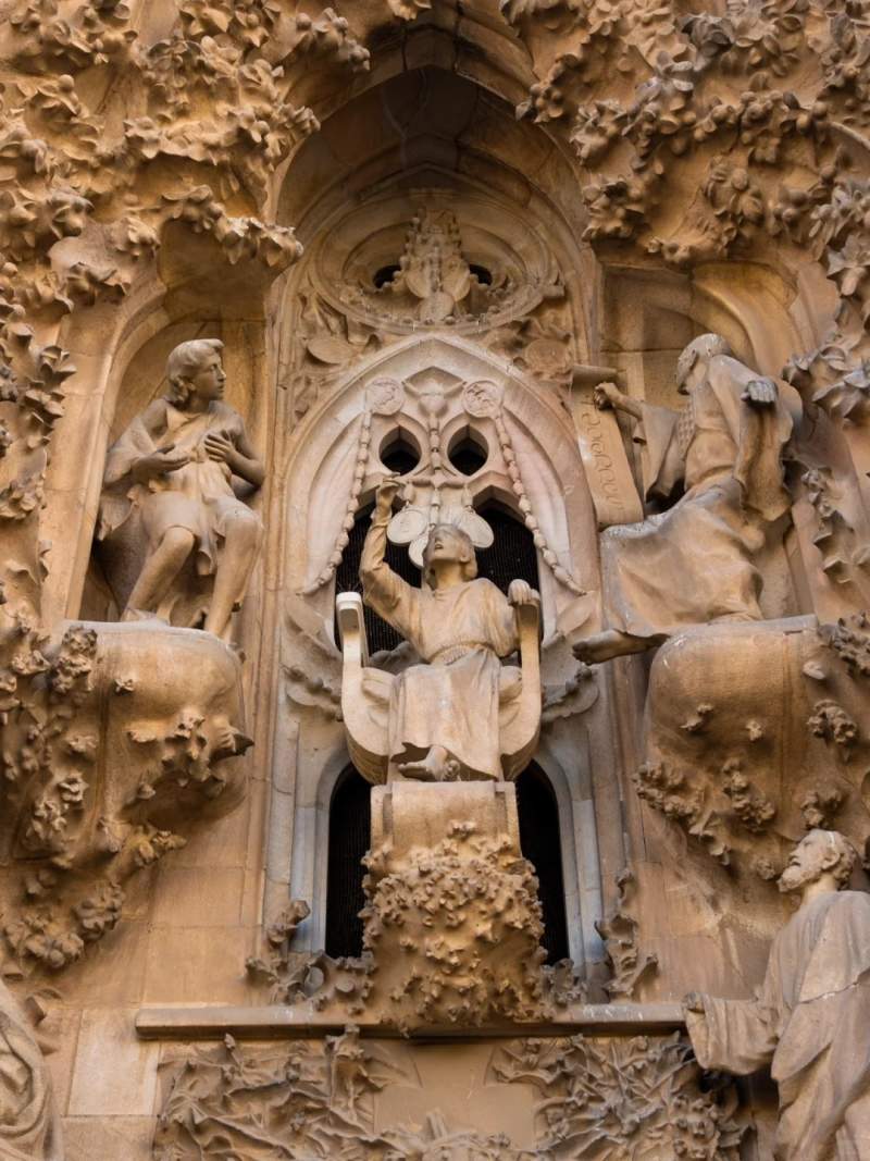 第一次走进巴塞罗那圣家堂 真的被震撼哭了