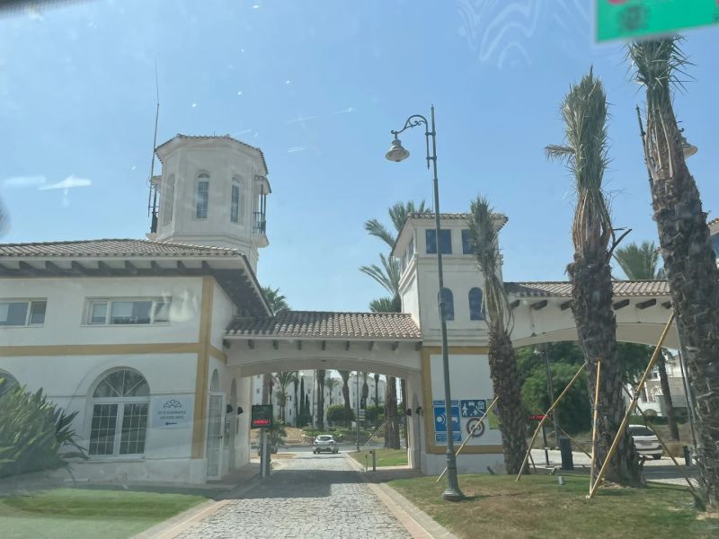 西班牙度假村是另一种形式的英国殖民