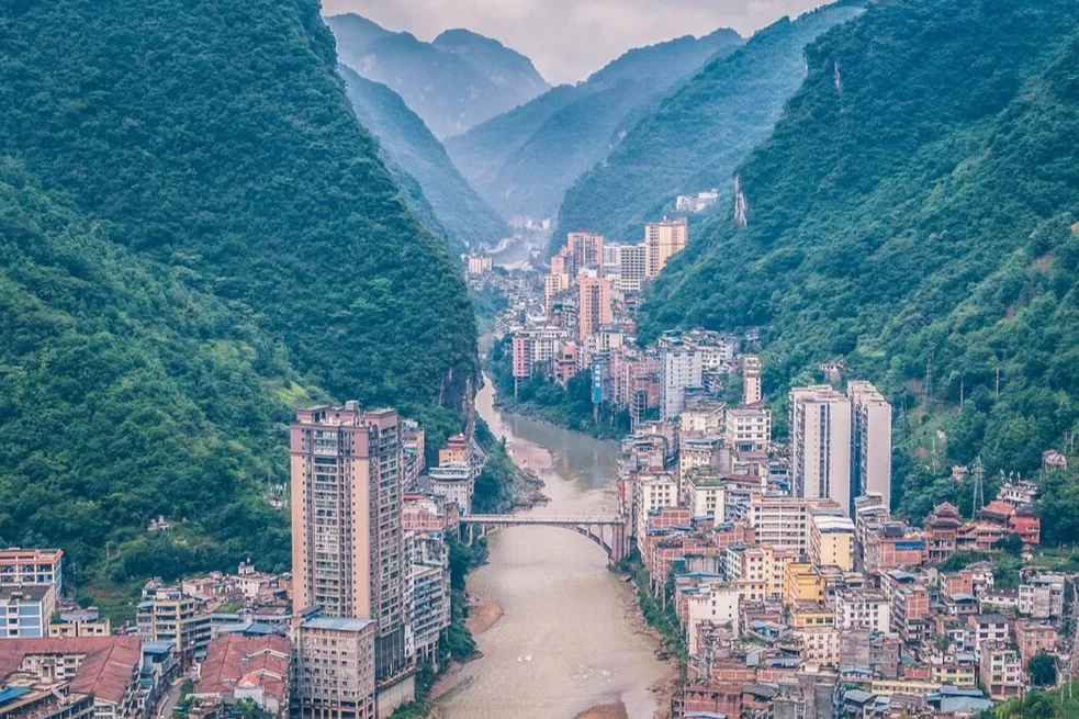 如何最快时间厘清一个县城的利益关系？